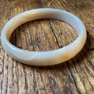 NEW Clementina 100 % Genuine White Agate Bangle